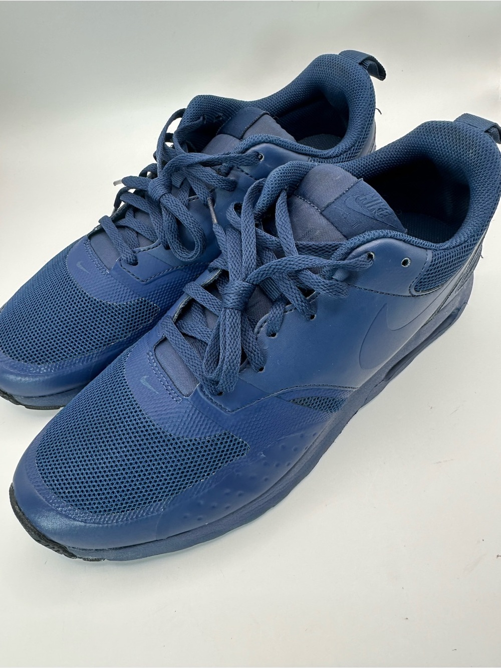 Nike Men’s Navy Blue Athletic Sneakers